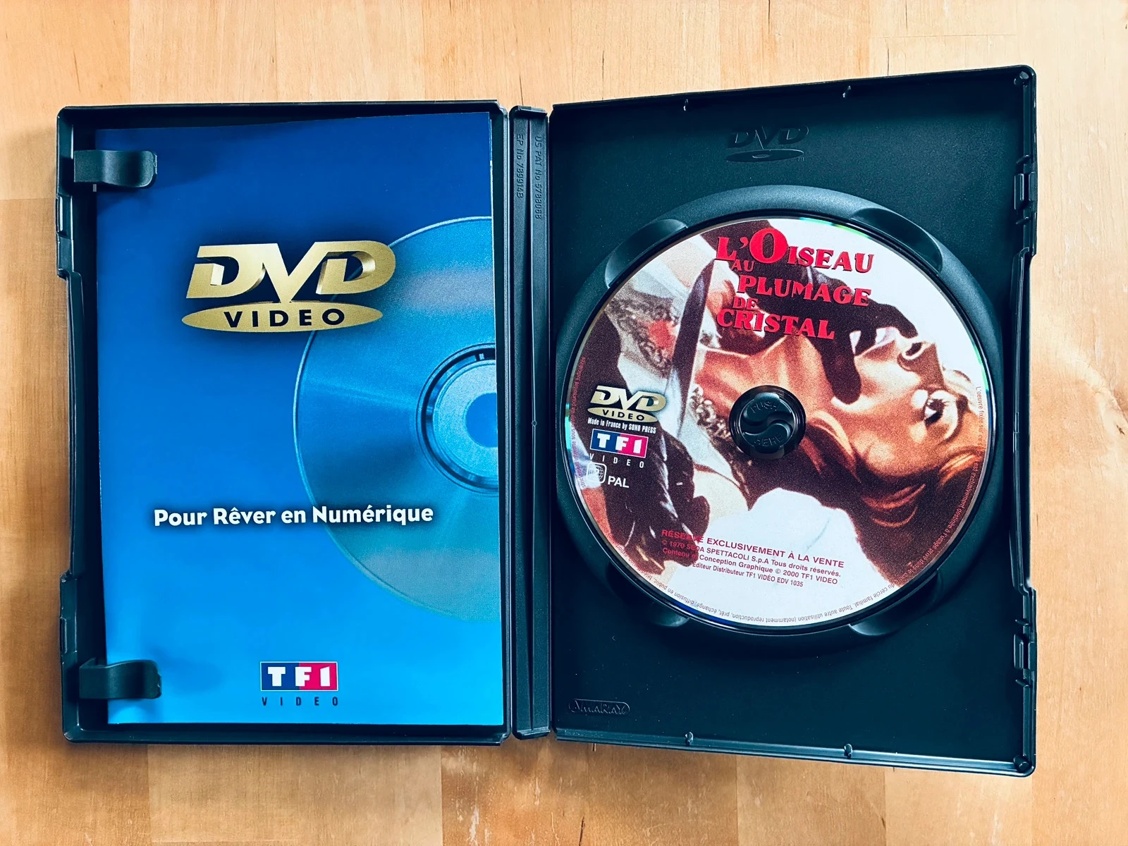 DVD El pájaro de las plumas de cristal de Dario Argento. – photo 2